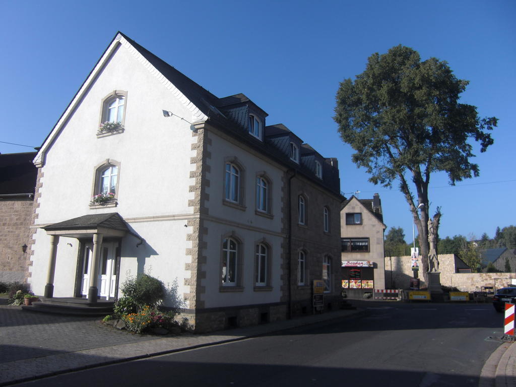 Hotel Restaurant Eifelstube Weibern Exteriör bild