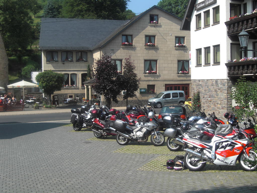 Hotel Restaurant Eifelstube Weibern Exteriör bild