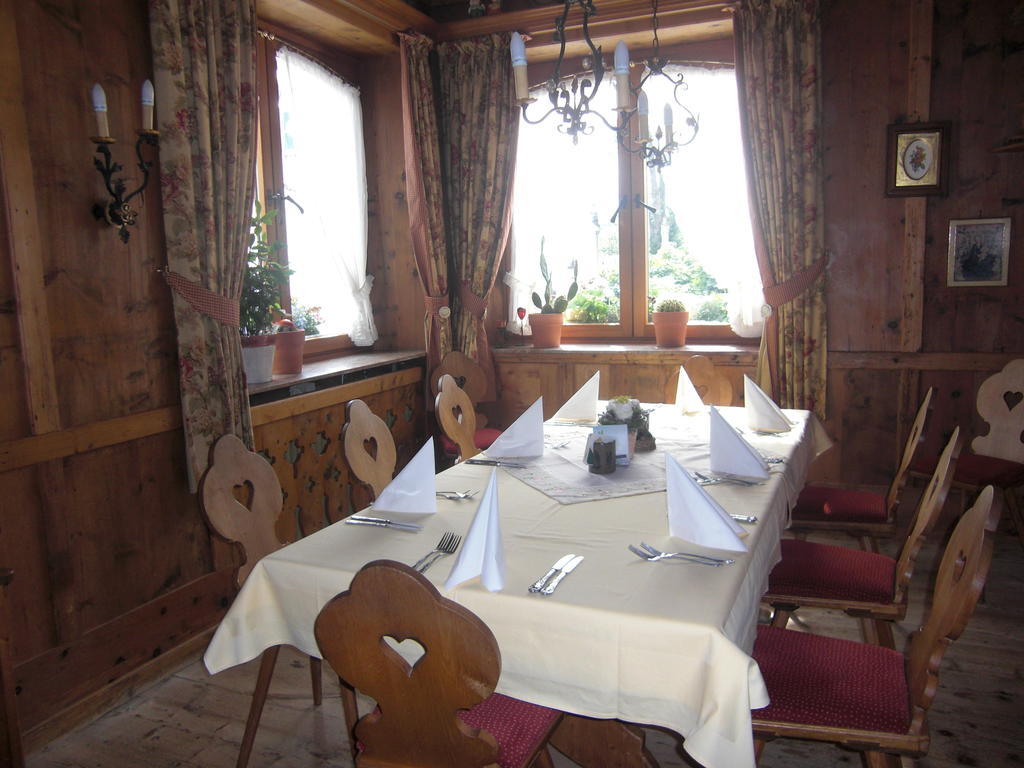 Hotel Restaurant Eifelstube Weibern Exteriör bild